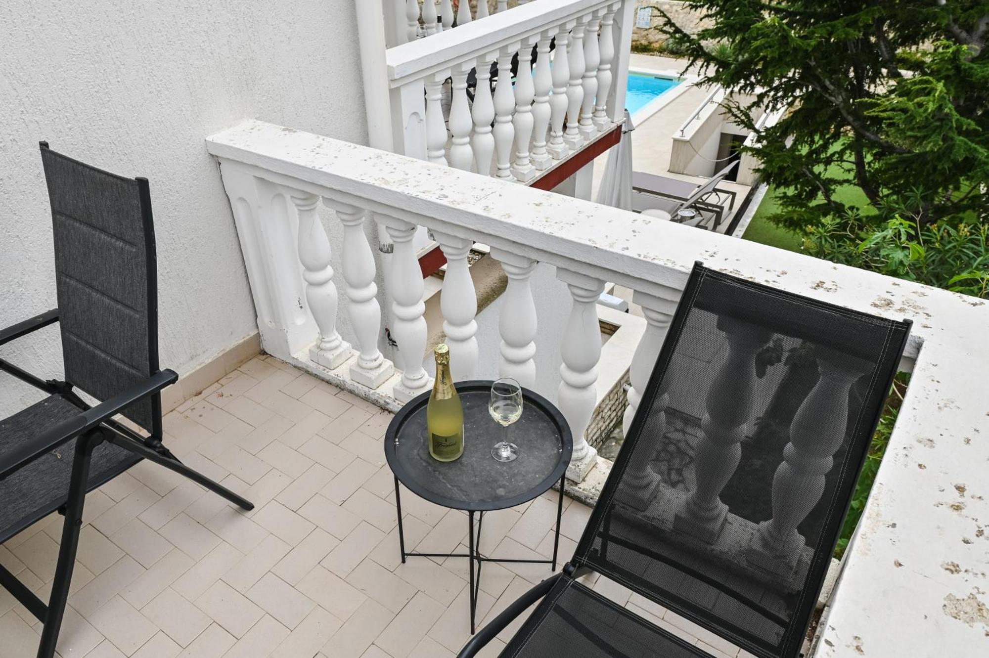 Seagull Pool Apartments & Studios Novalja Rum bild